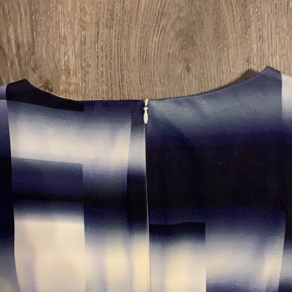 TRINA TURK BLUE AND WHITE UMBRA SLEEVELESS DRESS - Picture 5 of 6